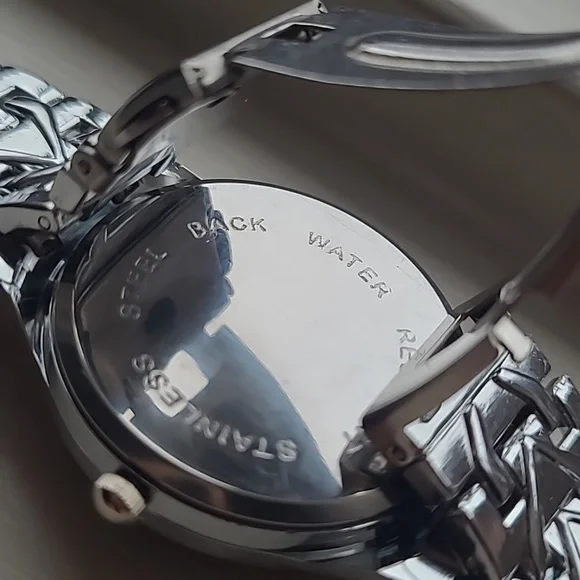 Quartz Watch - Picture 2 of 8